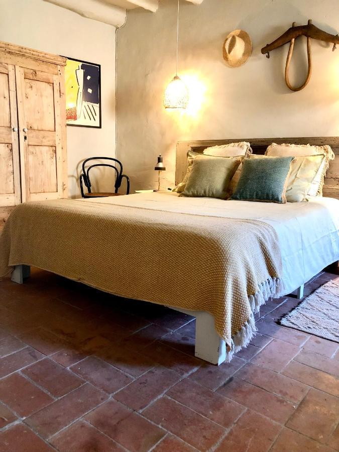 El Castell De Seguero Appartement Beuda Buitenkant foto